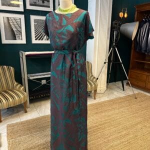 100% Seide Maßgeschneidertes Smaragdgrünes Abendkleid mit Blumendesign | Gavel Zürich